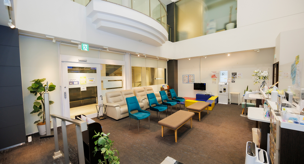 広々とした待合室