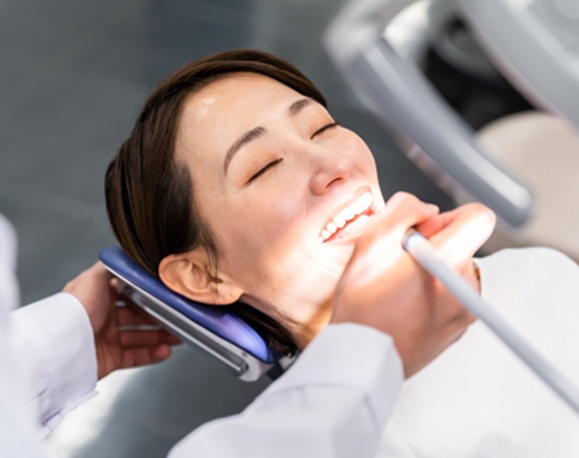 虫歯の有無を確認